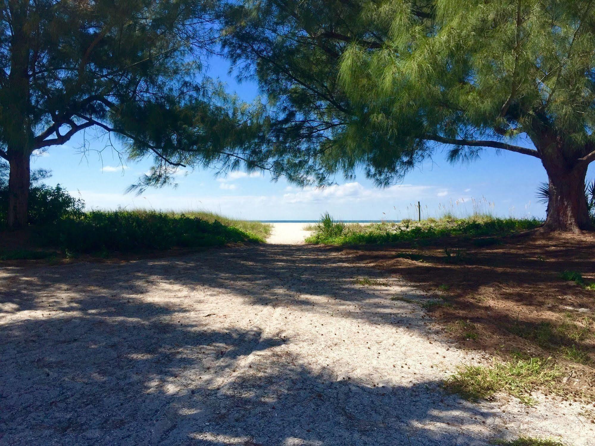 The Molloy - Treasure Island Suites & Cottages St. Pete Beach Εξωτερικό φωτογραφία